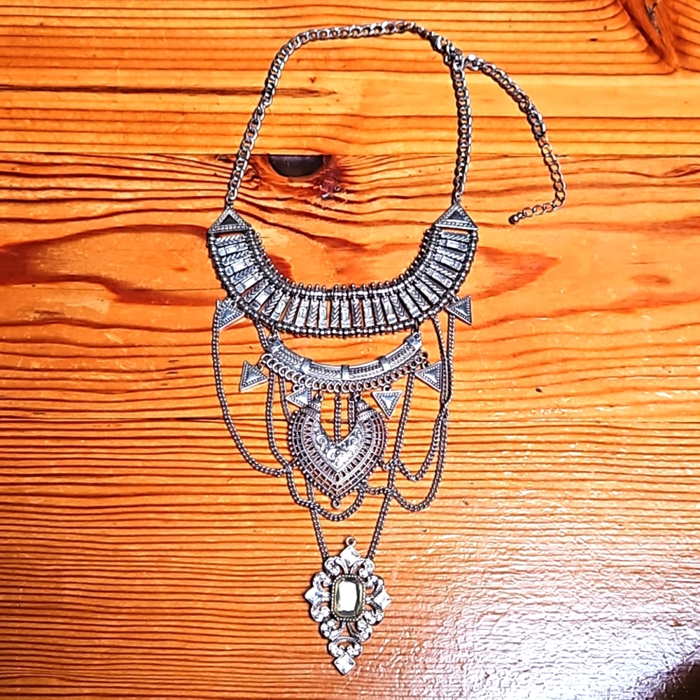 SILVER STATEMENT NECKLACE